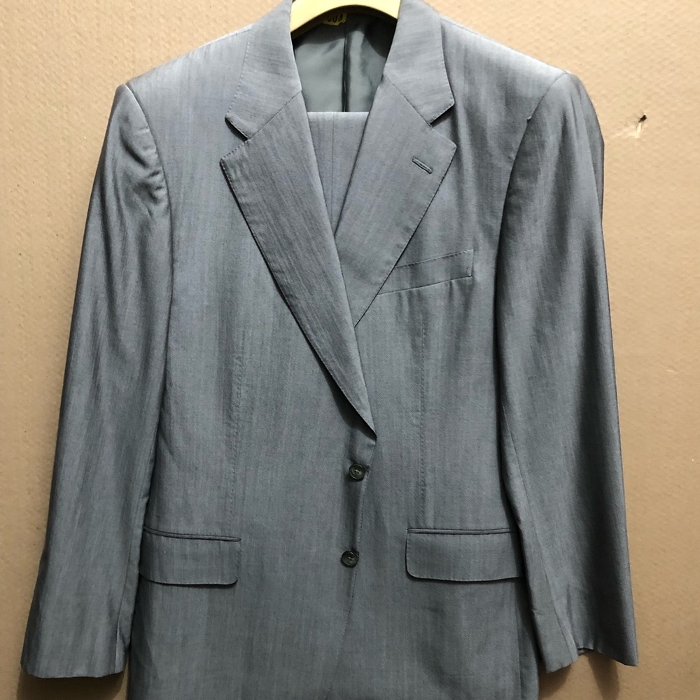 Men’s light grey Gucci Suit